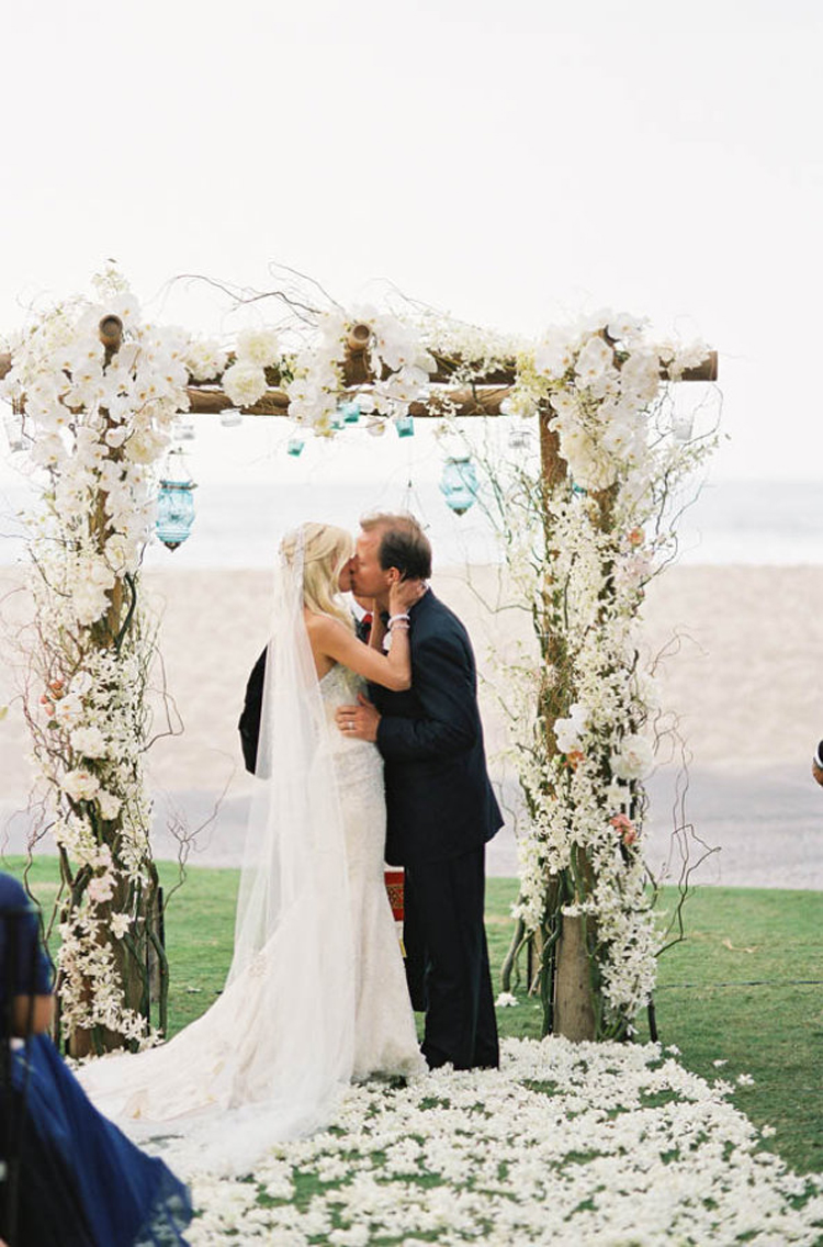 You may kiss the bride - White floral arch | More on: http://mysweetengagement.com/you-may-kiss-the-bride/