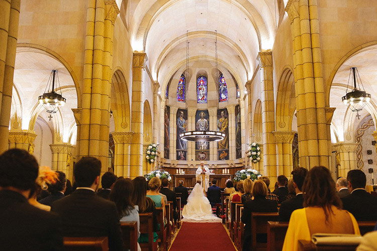 Gorgeous wedding in Spain. Church ceremony | More on: http://mysweetengagement.com/gorgeous-wedding-in-spain - Photo: David Fernández