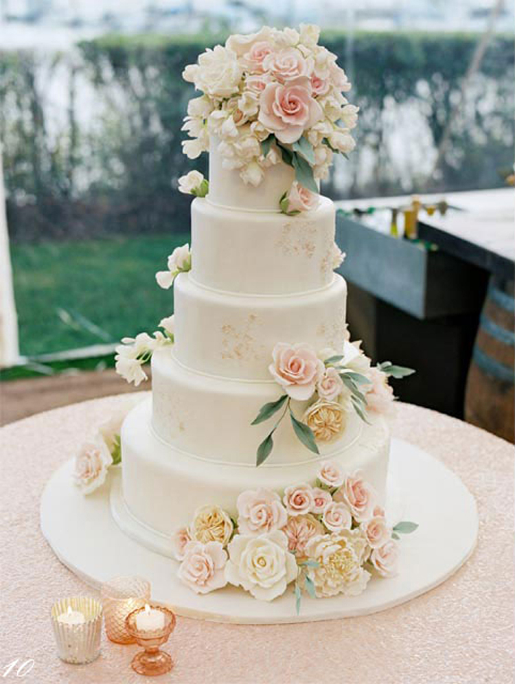 Classic wedding cake with beautiful floral topper | See more: http://mysweetengagement.com/15-extraordinary-wedding-cakes-for-all-wedding-styles