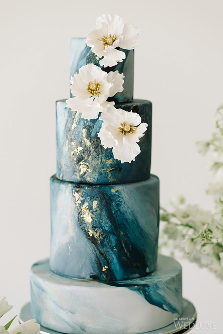 Watercolor turquose blue and metalic gold wedding cake | See more: http://mysweetengagement.com/15-extraordinary-wedding-cakes-for-all-wedding-styles