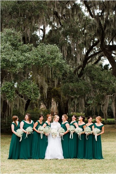 12 Gorgeous Emerald Green Bridesmaid Dress photos that will show you why this is the fanciest green shade for your wedding. Photo: Anna K Photography.⠀⠀⠀⠀⠀⠀⠀⠀⠀ ⠀⠀⠀⠀⠀⠀⠀⠀⠀⠀⠀⠀⠀⠀⠀⠀⠀⠀⠀⠀⠀⠀⠀ ❤⠀More #BridesmaidDresses inspiration: mysweetengagement.com/galleries/bridesmaids⠀⠀ ❤⠀More #EmeraldGreen #wedding inspiration on our Wedding Colors gallery: mysweetengagement.com/colors/emerald-green-wedding/
