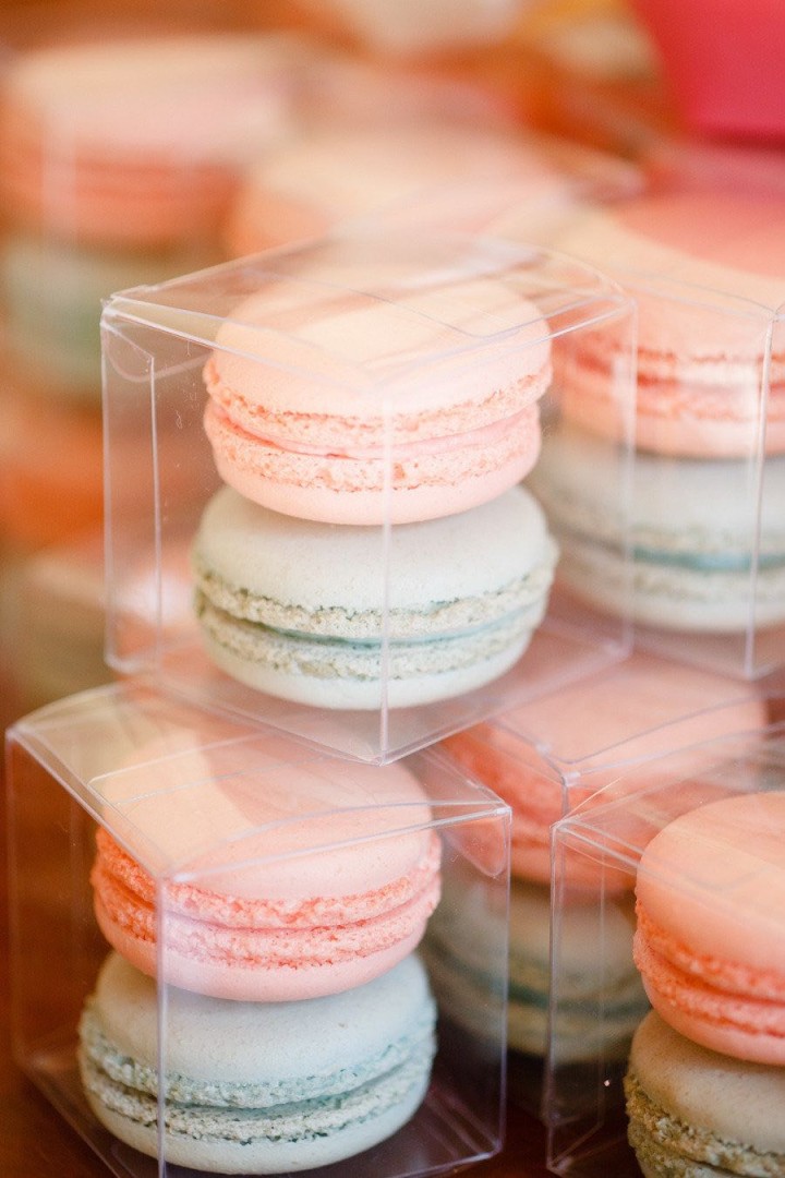 Small macaroon wedding party favors. // Wedding favor ideas your guests will love