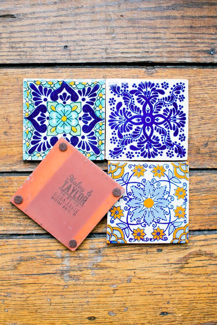 Spanish style coasters your guests will love to get as their wedding favor! // Wedding favor ideas your guests will love