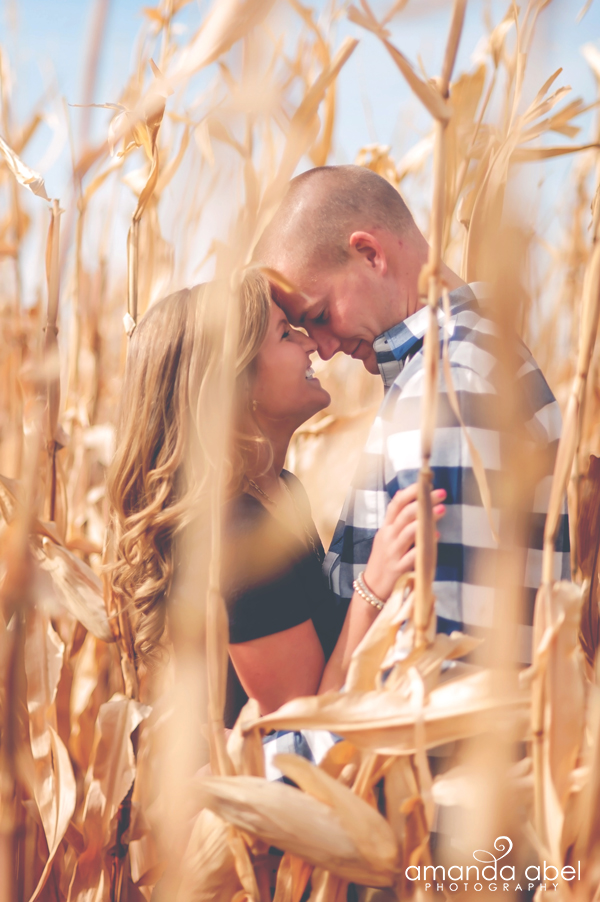 10 Stunning Fall Engagement Photo Inspirations. // mysweetengagement.com