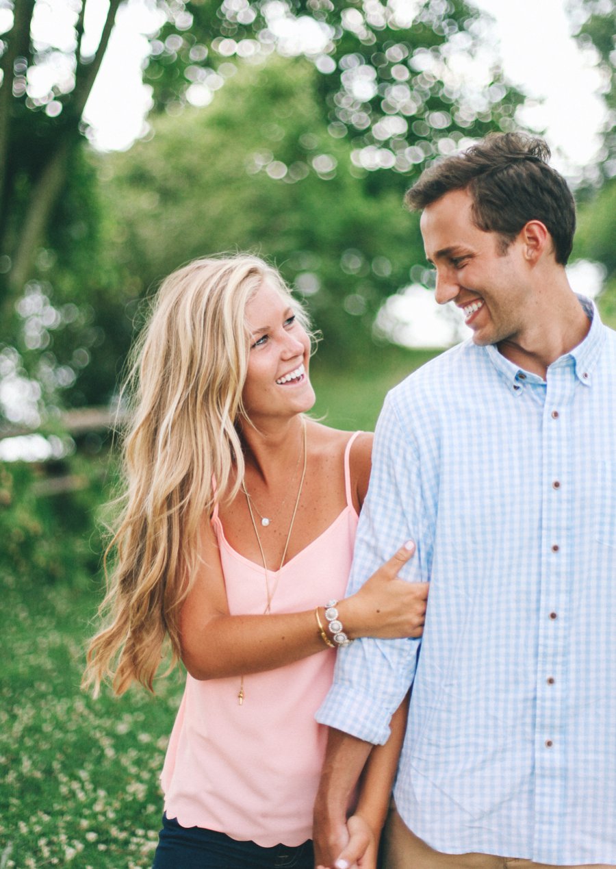 This Tennessee outdoor engagement photoshoot is gonna take your breath away. Tessa Barton Photography // mysweetengagement.com