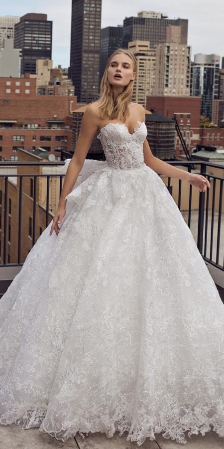 Lace heart shaped strapless ball gown wedding dress. // mysweetengagement.com
