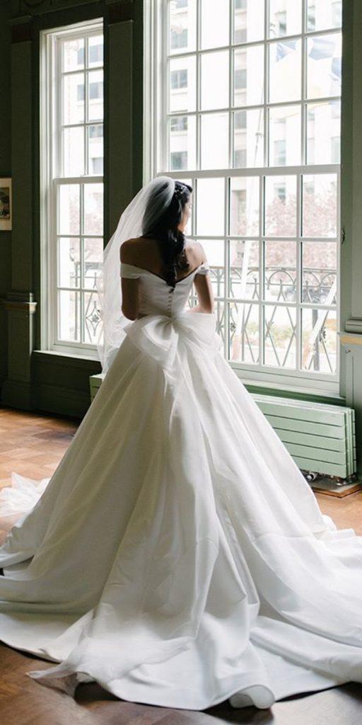 Ball gown off the shoulder wedding dress with back bow. // mysweetengagement.com