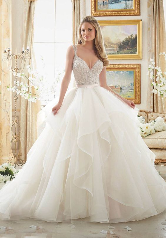 Stunning ball gown wedding dress with tule skirt. // mysweetengagement.com