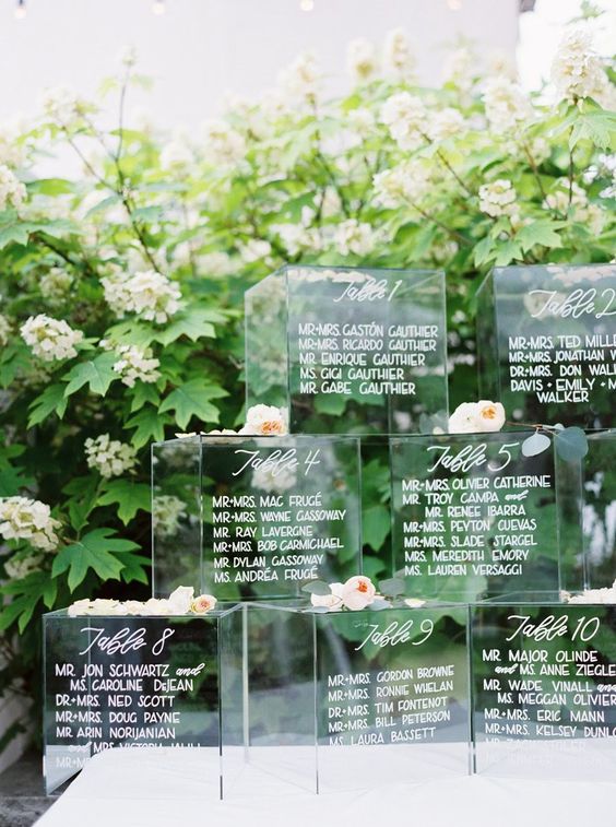 Modern affair: Acrylic wedding decor and ideas. Unexpected perspex boxes seating chart. // mysweetengagement.com
