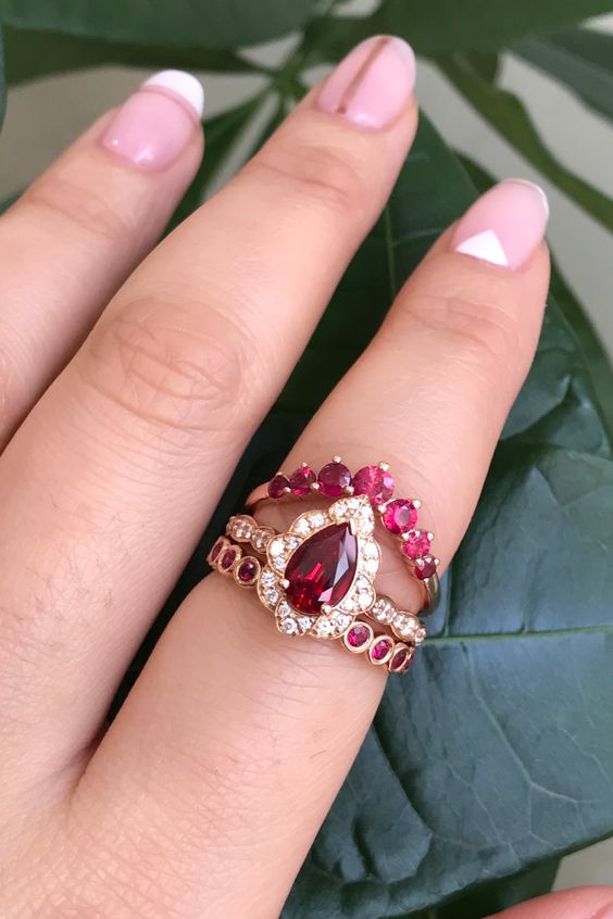 Pear shaped (teardrop) engagement ring ideas: Ruby gemstone with gold band and vintage style. // mysweetengagement.com