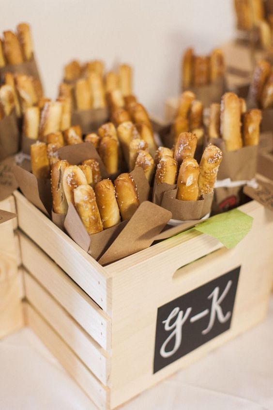 Pretzels escort cards. See More Trendy and Creative Ideas to Serve Pretzel on Your Wedding. | My Sweet Engagement