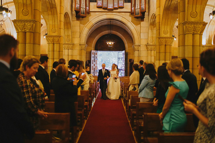 Bride walking down the aisle on Church ceremony | More on: https://mysweetengagement.com/gorgeous-wedding-in-spain - Photo: David Fernández