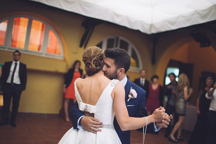 Bride and groom first. Gorgeous wedding in Spain | More on: https://mysweetengagement.com/gorgeous-wedding-in-spain - Photo: David Fernández