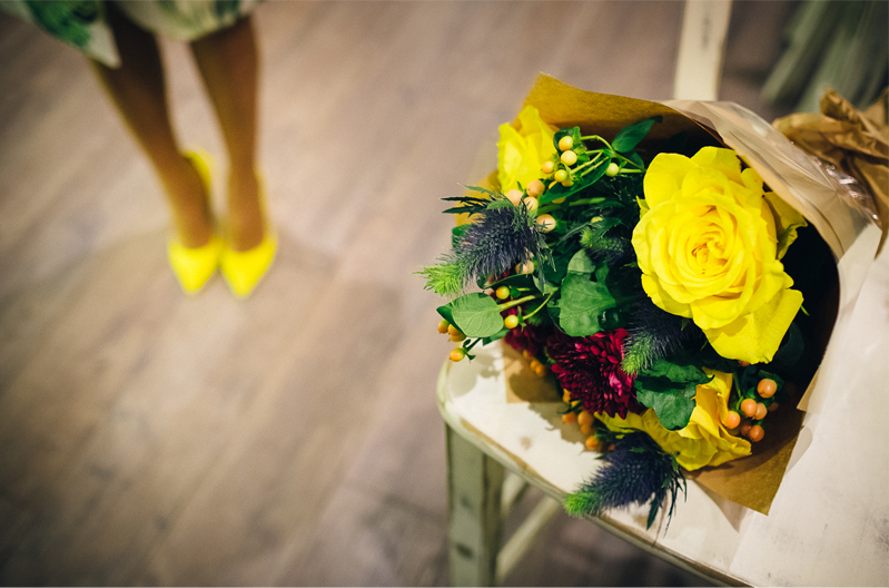 0009_10_engagement-session-bride-to-be-yellow-bouquet-and-shoes