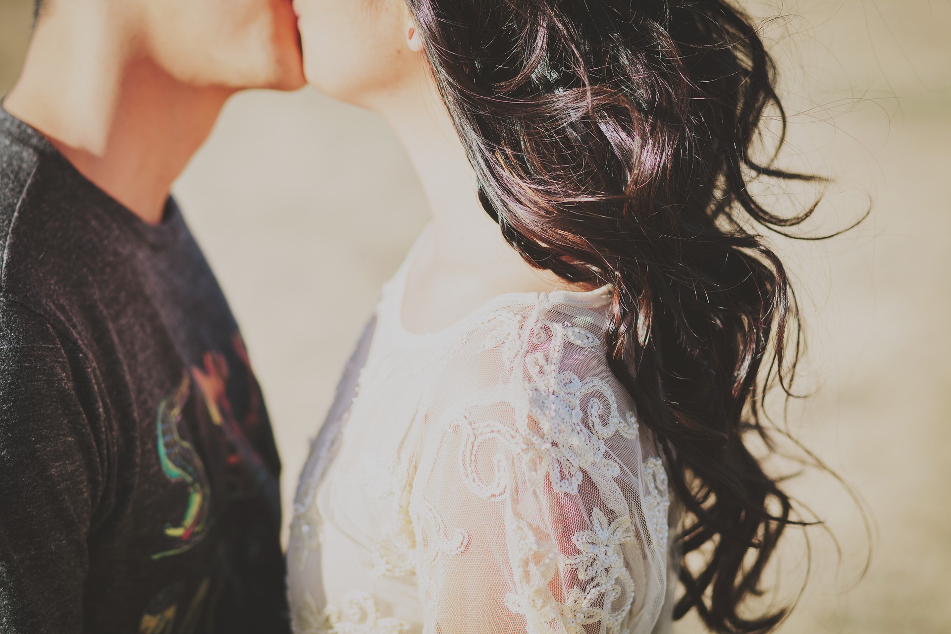 couple on engagement session photo giving a passionate kiss