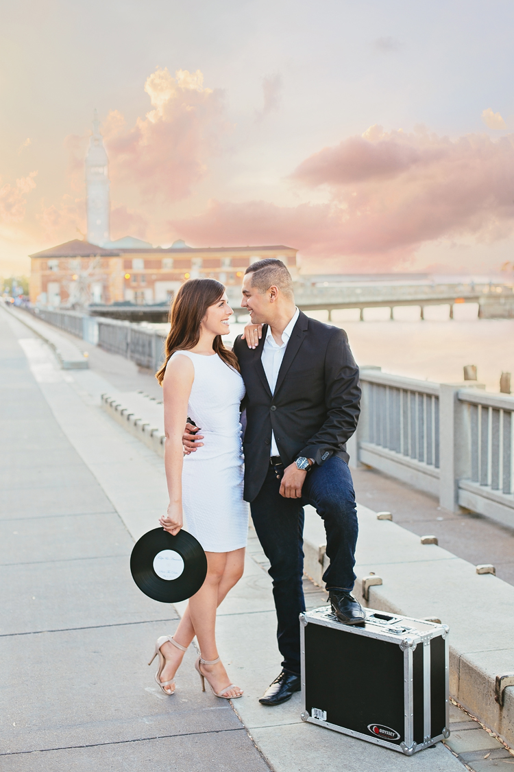 San Francisco Engagement Session | https://mysweetengagement.com/beautiful-and-creative-engagement-photos-and-save-the-date-in-sanfran for more. Photo: Anna Perevertaylo.