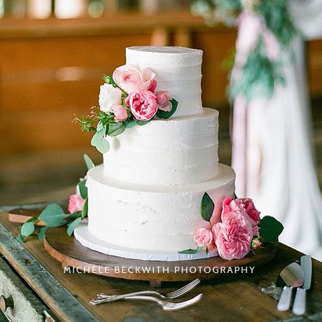 Gallery page with amazing wedding cake ideas to get inspired for your wedding. // My Sweet Engagement // mysweetengagement.com/galleries/wedding-cakes