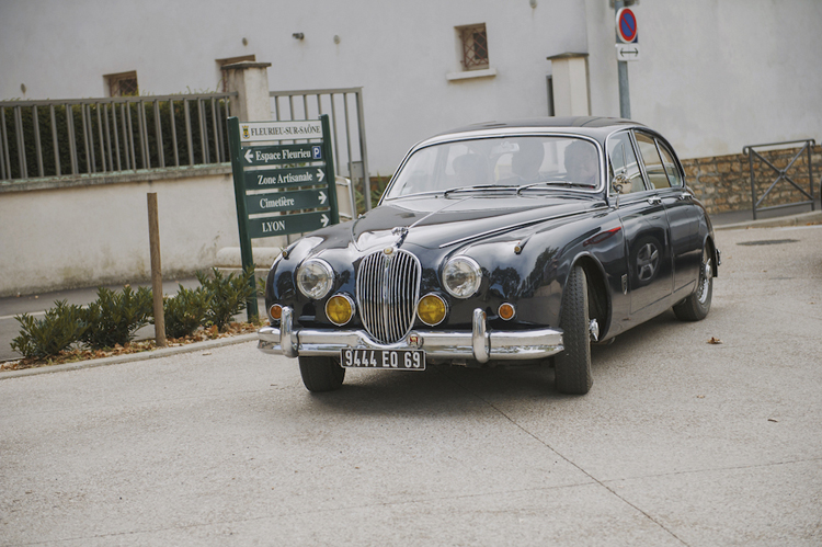 vintage get away car - jaguar - wedding blog - bride and groom - just married - my sweet engagement