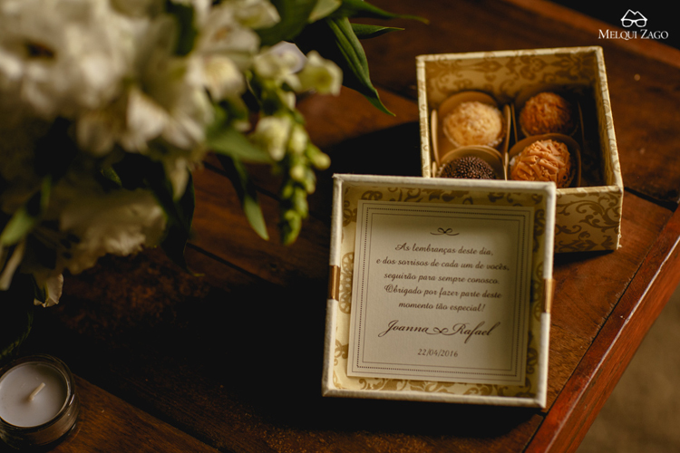 Wedding favor box with message inside | https://mysweetengagement.com/casamento-em-blumenau-joanna-e-rafael