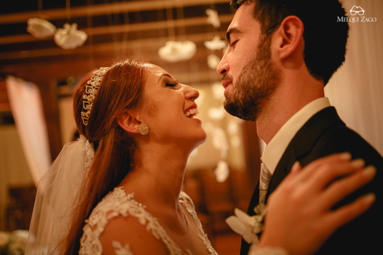 Bride and groom portraits | https://mysweetengagement.com/casamento-em-blumenau-joanna-e-rafael