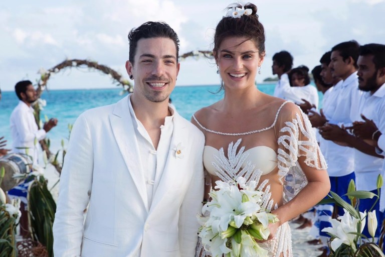 Isabeli Fontana and Di Ferrero smile after getting married in front of the ocean in the Maldives