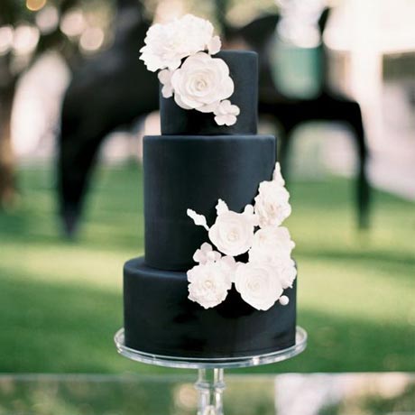 Amazing Wedding Color Ideas Gallery: BLACK Wedding // https://mysweetengagement.com/colors/black-wedding // #WeddingColors #WeddingColorPalette #WeddingColorSchemes #BlackWedding