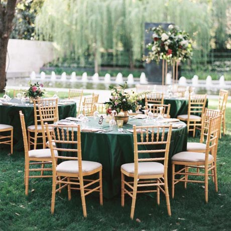 Amazing Wedding Color Ideas Gallery: EMERALD GREEN Wedding // https://mysweetengagement.com/colors/emerald-green-wedding // #WeddingColors #WeddingColorPalette #WeddingColorSchemes #EmeraldGreenWedding #GreenWedding #EmeraldWedding