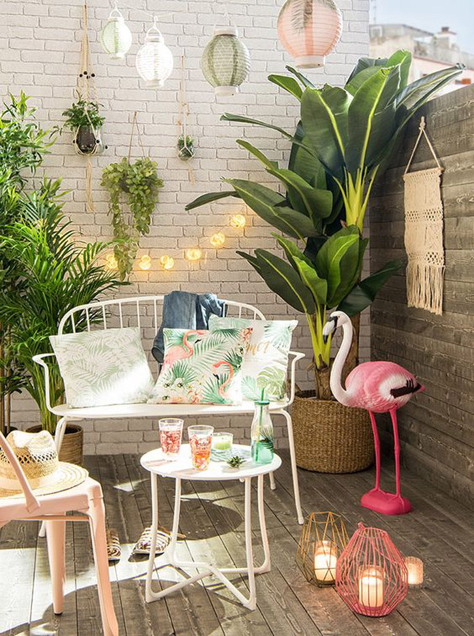Tropical Bridal Shower Ideas: Brunch patio decor // mysweetengagement.com