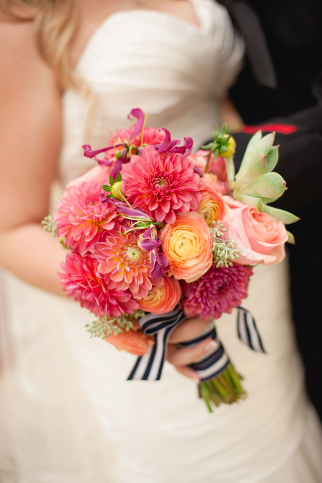 Living Coral bridal bouquet inspiration. Check out these amazing 2019 Pantone Color of the Year Wedding Ideas // mysweetengagement.com