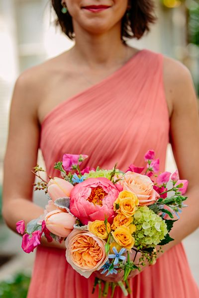 Living Coral bridesmaid dresses inspiration. Check out these amazing 2019 Pantone Color of the Year Wedding Ideas // mysweetengagement.com