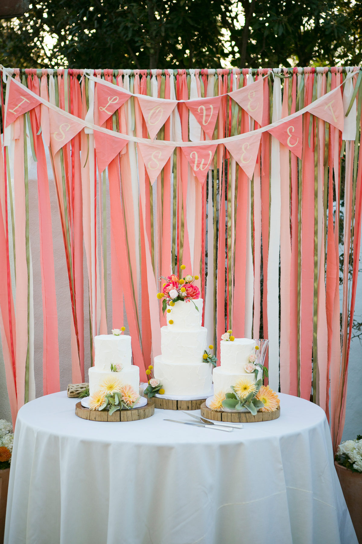 Living Coral wedding decor inspiration: Dessert Table Backdrop. Check out these amazing 2019 Pantone Color of the Year Wedding Ideas // mysweetengagement.com