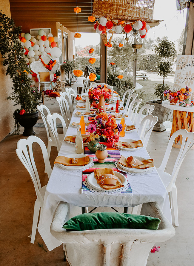 Elegant and relaxed 5 de Mayo backyard brunch celebration idea. // Get inspired with these Elegant Mexican Fiesta / Cinco de Mayo Themed Bridal Shower Ideas. // mysweetengagement.com