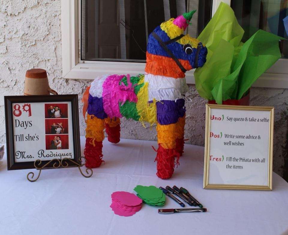 Cinco de Mayo themed bridal shower ideas: wedding countdown sign and advices for the bride-to-be on the Piñata. // Get inspired with these Elegant Mexican Fiesta / Cinco de Mayo Themed Bridal Shower Ideas. // mysweetengagement.com