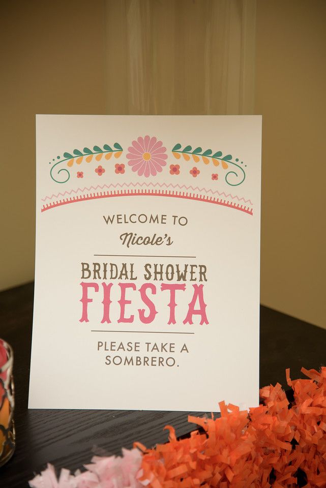 Put your guests on the right mood as soon as they arrive with this Bridal Shower Fiesta Welcome Sign. "Please take a sombrero" // Get inspired with these Elegant Mexican Fiesta / Cinco de Mayo Themed Bridal Shower Ideas. // mysweetengagement.com