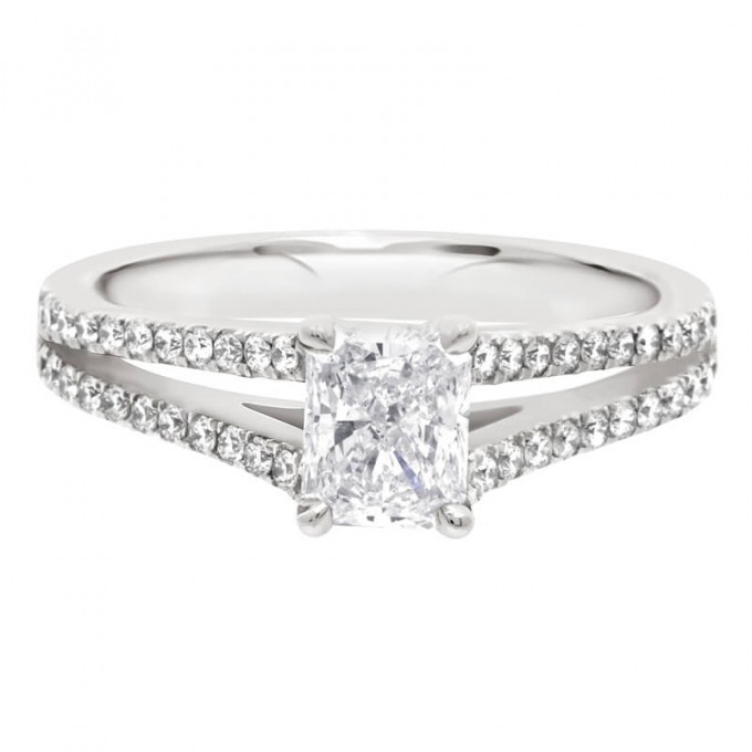 Radiant cut diamond engagement ring with a four claw setting // Image by Loyes Diamonds // mysweetengagement.com