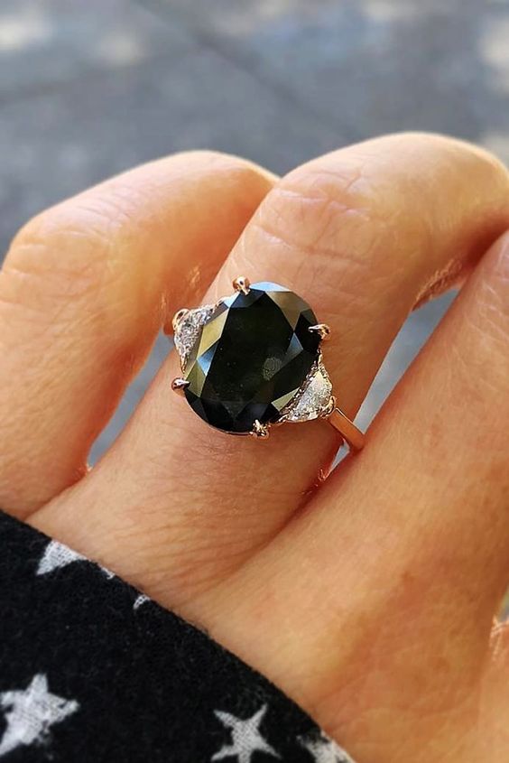 Unique black stone engagement ring inspiration. // mysweetengagement.com