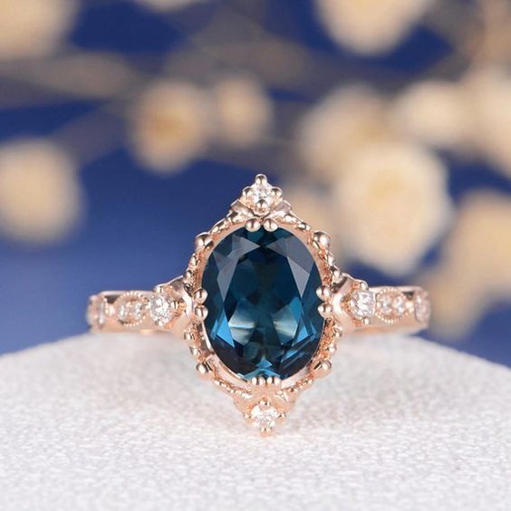 Unique sapphire stone oval engagement rings with gold band inspiration. // mysweetengagement.com