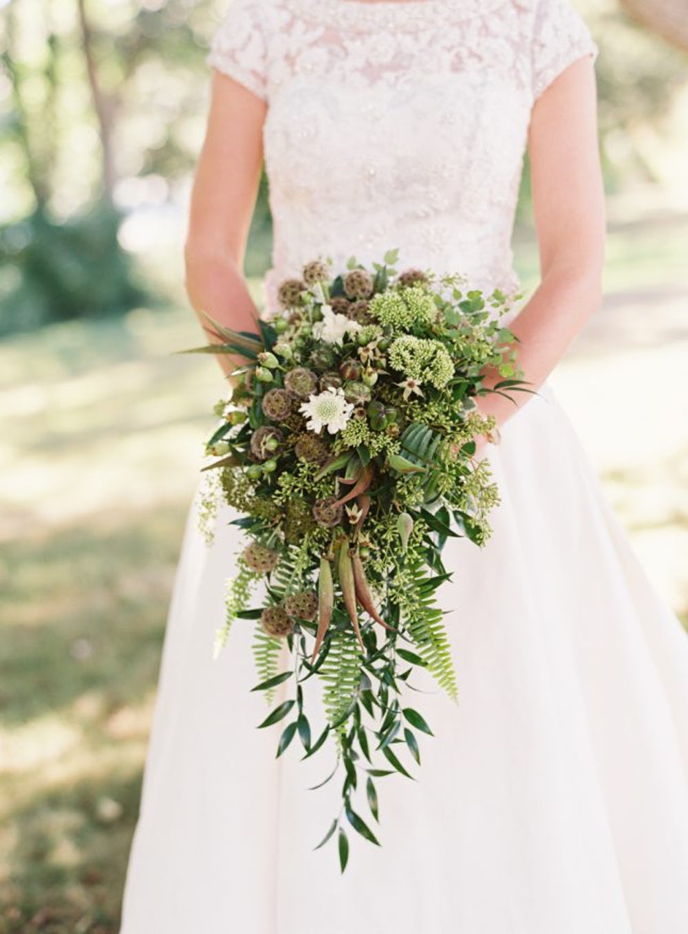 20 Stunning Greenery Wedding Bouquet Ideas we are Loving. // mysweetengagement.com