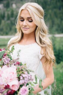 Classic and elegant bridal half up half down hair with voluminous crown. // Gorgeous half up half down bridal hairstyle ideas to impress on your wedding day. // mysweetengagement.com