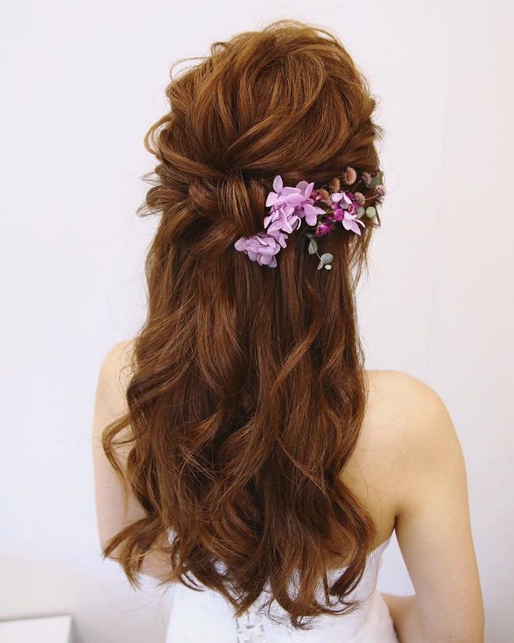 Loose waves twisted half up half down hair idea with natural blooms. // Gorgeous half up half down bridal hairstyle ideas to impress on your wedding day. // mysweetengagement.com