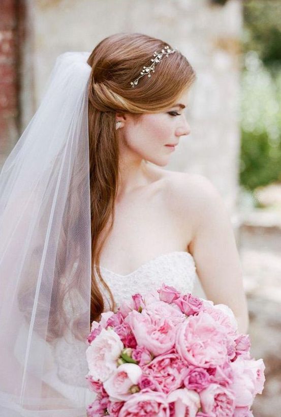 Elegant classic style bride with twisted half up half down locks, tule veil and headpiece. // Gorgeous half up half down bridal hairstyle ideas to impress on your wedding day. // mysweetengagement.com