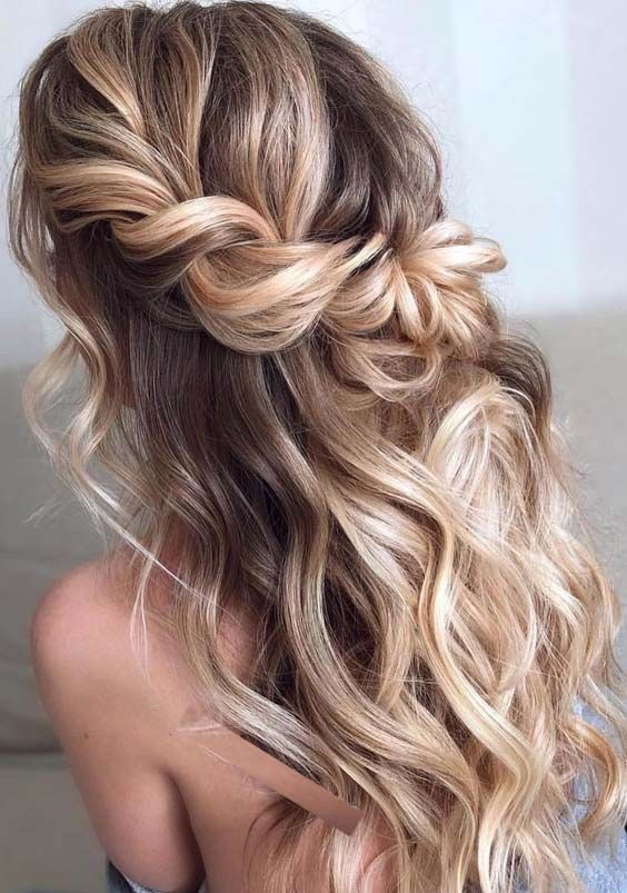 Romantic loose waves twisted half up half down hair idea. // Gorgeous half up half down bridal hairstyle ideas to impress on your wedding day. // mysweetengagement.com