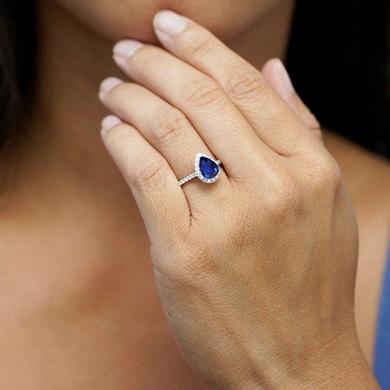 Pear shaped (teardrop) engagement ring ideas: classic platinum blue sapphire with halo. // mysweetengagement.com