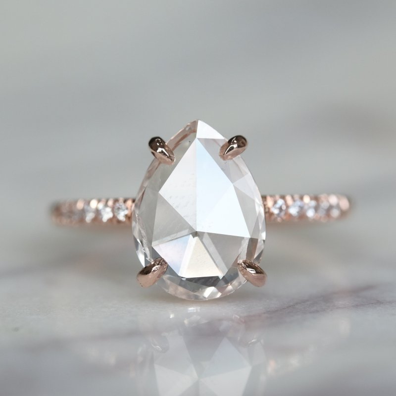 Pear shaped (teardrop) engagement ring ideas: Rose gold solitaire engagement ring with prongs. // mysweetengagement.com