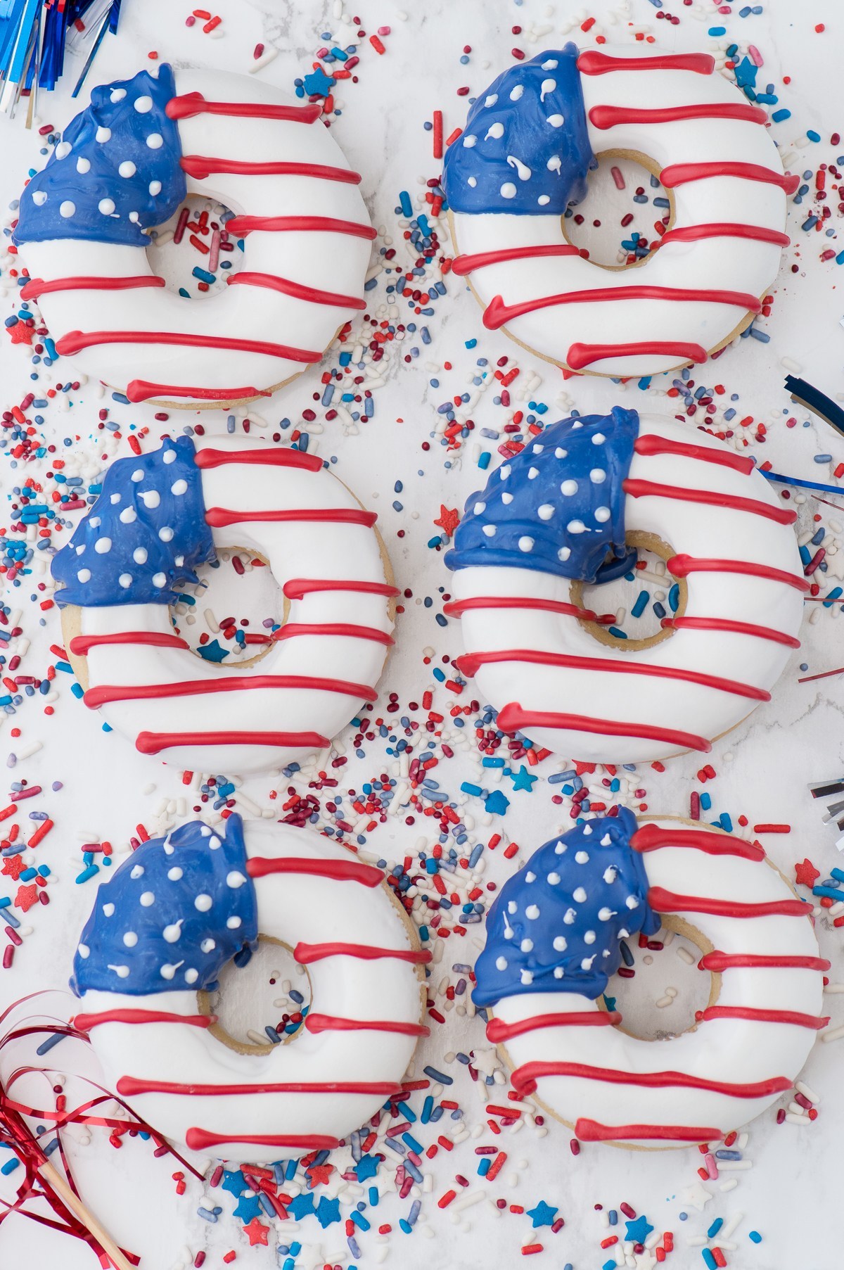 American Flag Donuts Red, White and Blue: Awesome and elegant patriotic decorations for a 4th of July theme bridal shower. // These American flag donuts are almost too pretty to eat! // mysweetengagement.com