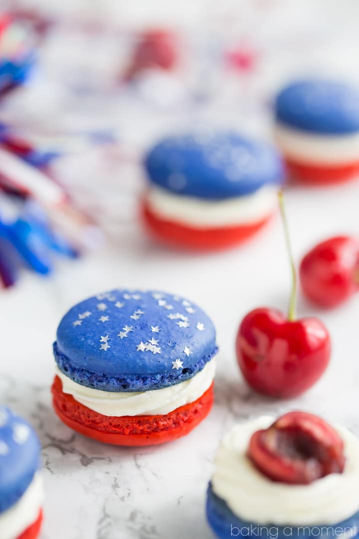Red, White and Blue: Awesome and elegant Americana decorations for a 4th of July theme bridal shower. // In love with these cute patriotic cheesecake macarons. Get the recipe for these and more here. // mysweetengagement.com