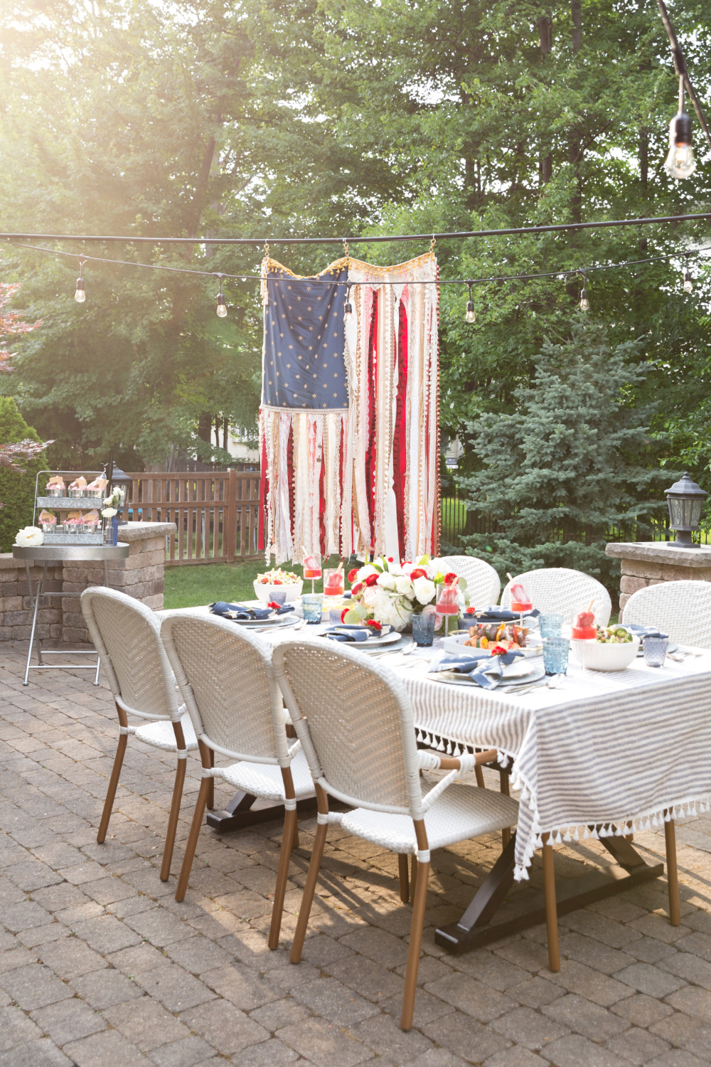 Red, White and Blue: Awesome and elegant patriotic decorations for a 4th of July theme bridal shower. // Ultimate chic Americana I Do BBQ party decor with a unique vintage ribbon American flag. // mysweetengagement.com