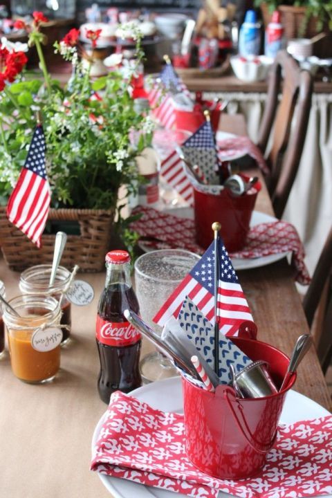 Red, White and Blue: Awesome and elegant patriotic decorations for a 4th of July theme bridal shower. // Adorable Americana I DO BBQ party decor inspiration. // mysweetengagement.com