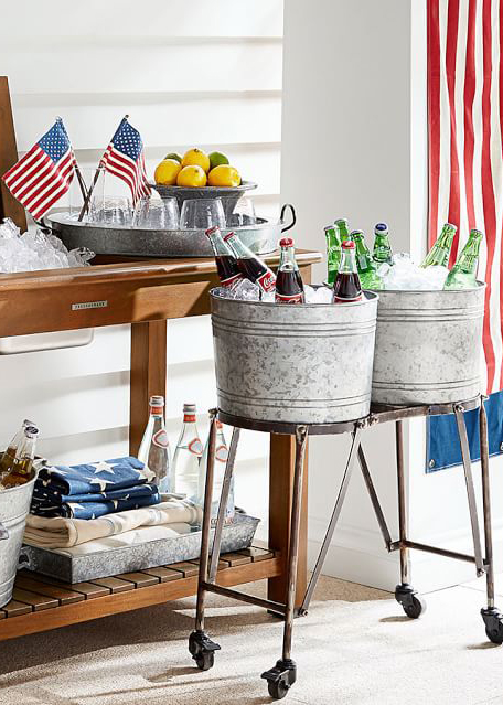 Red, White and Blue: Awesome and elegant patriotic decorations for a 4th of July theme bridal shower. // How about an Americana I Do BBQ? Cool off your guests with a casual and elegant drink station. // mysweetengagement.com