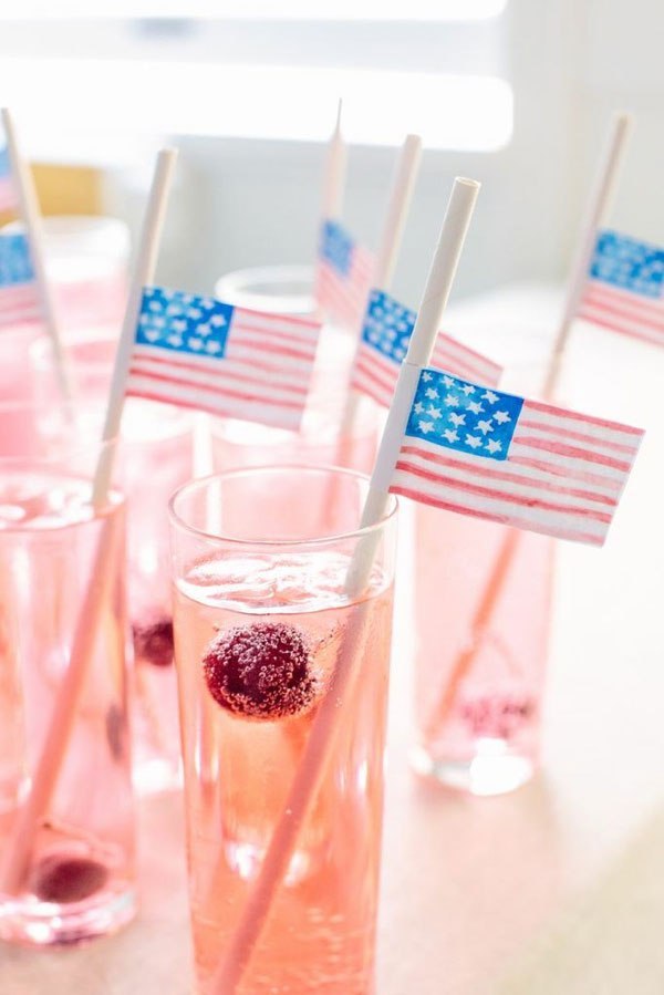 Red, White and Blue: Awesome and elegant patriotic decorations for a 4th of July theme bridal shower. // This straw American flag is so easy to DIY and ads so much charm to your drinks. Get the tutorial for this and more ideas. // mysweetengagement.com